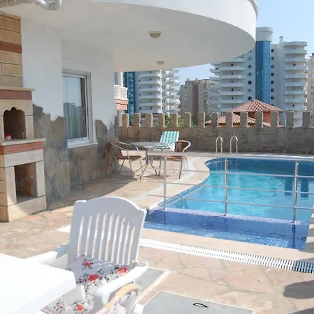 Castle View Number 3 فيلة ماهموتلار