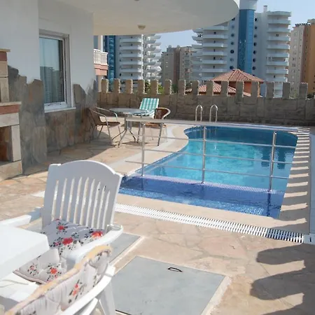 Castle View Number 3 * ماهموتلار